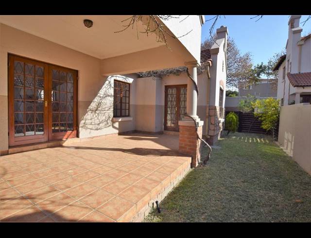 2 BEDROOM TOWNHOUSE FOR SALE IN LONEHILL
